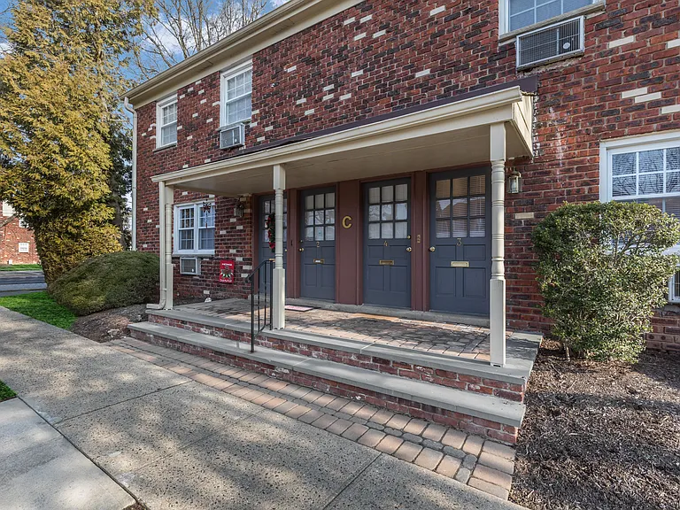 Wynbrook West — Photo 18