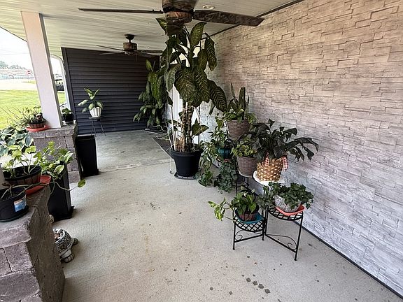 4th image of 405 W Main St