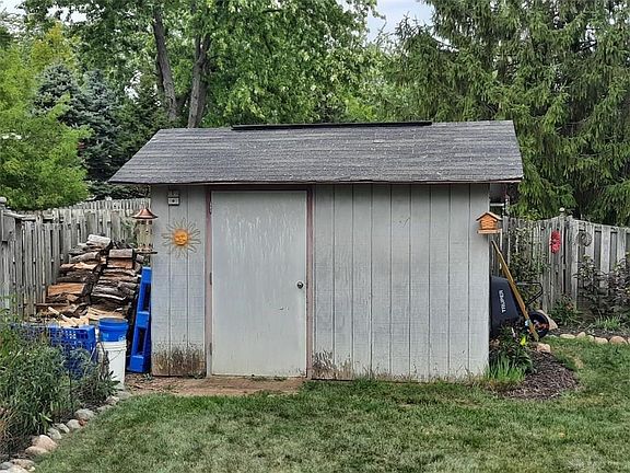 3rd image of 4201 Crownwood Ave