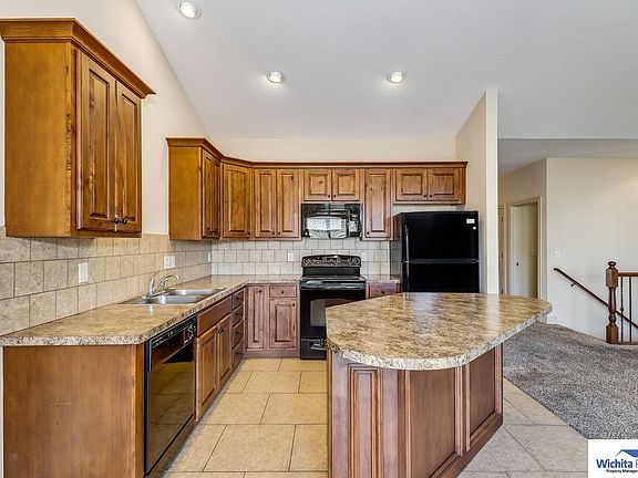 2nd image of 1707-1709 N Bedford Cir #1707