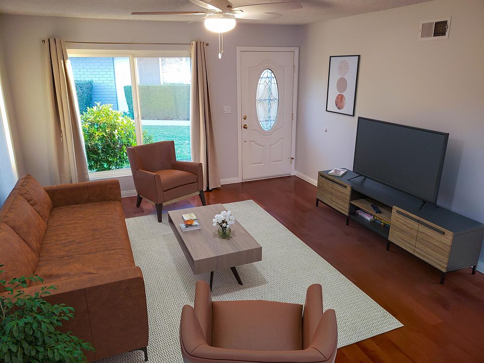 Living room. This photo has been virtually staged.