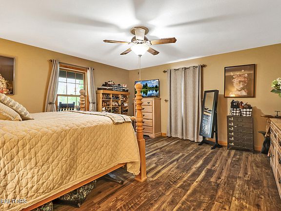 15th image of 426 Allen Dr