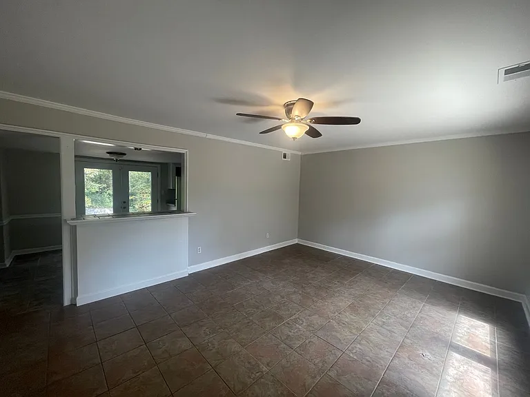 764 Oak Dr E — Photo 3