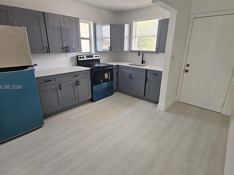 1000 W 28th St #17 — Photo 2