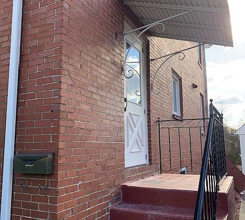 side entrance leading to mud room