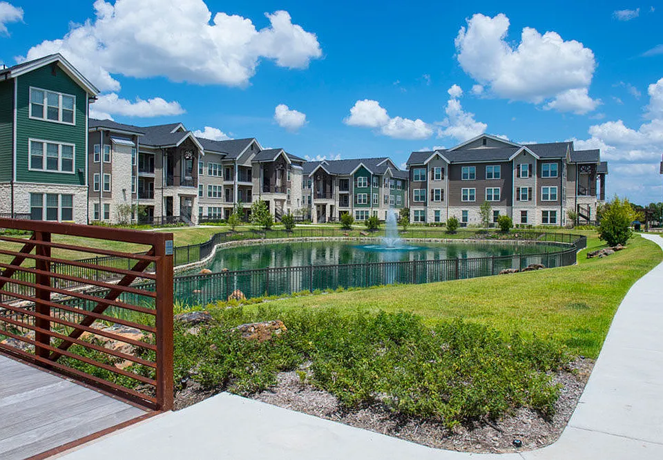 Elite 99 West apartments community photo