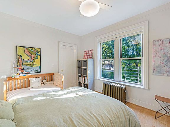 3rd image of 637 41st St APT 3B