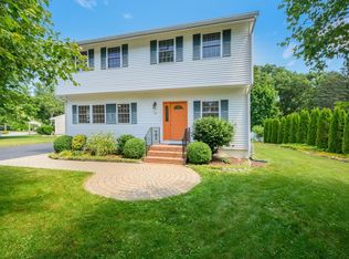 28 Robin Rd, Westborough, MA 01581