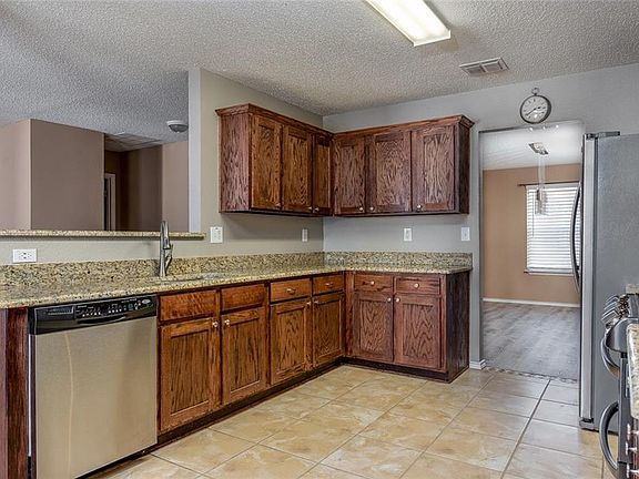 5th image of 1526 Stewart Dr