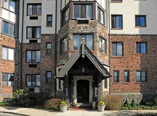 47 Lafayette Pl APT 1B, Greenwich, CT 06830