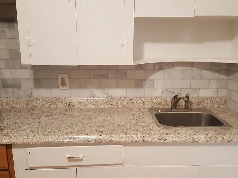 327 E Pershing St — Photo 8