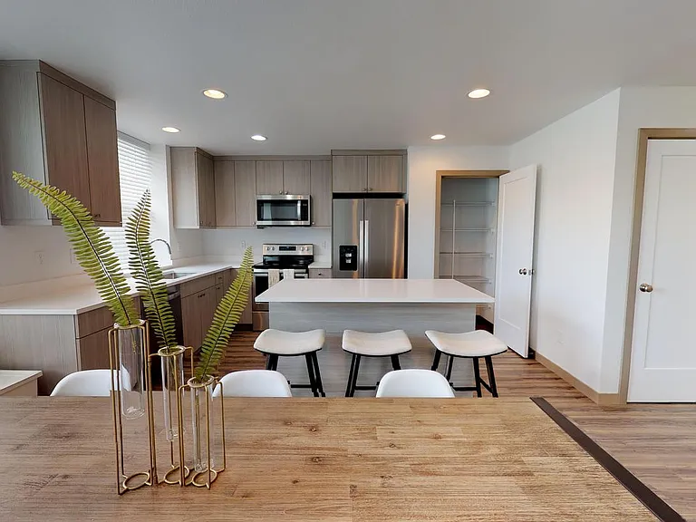 3308 Claremont Ave S — Photo 18