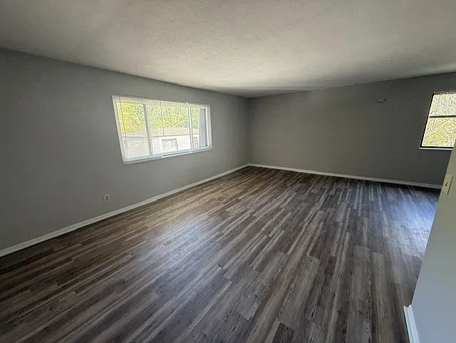 2 bed, 800 sqft, $1,050 — Photo 2