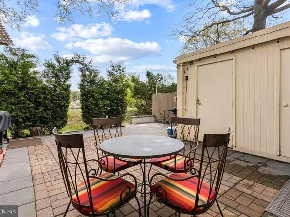 18747 Walkers Choice Rd, Montgomery Village, MD 20886