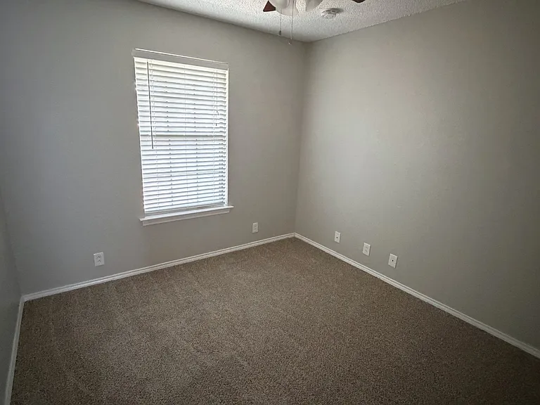 1114 E Mulberry St — Photo 14