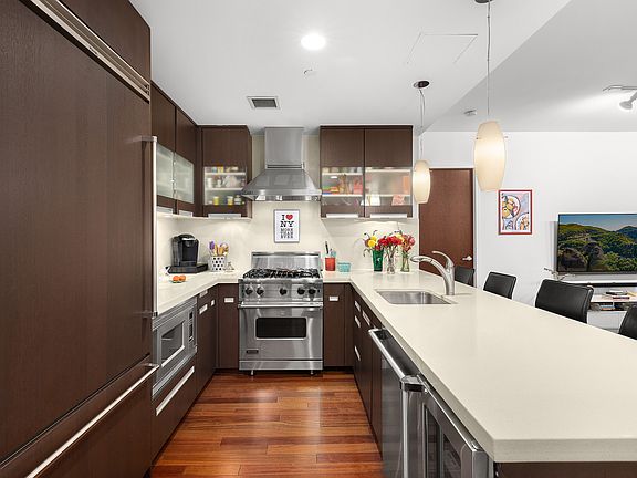 4th image of 50 W 15th St APT 2E