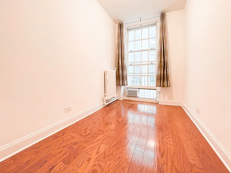 517 E 77th St #4K — Photo 4