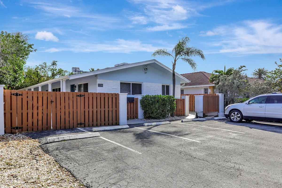 Building Photo - 3208 Marine Dr #1