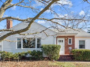 414 S Henry St, Geneseo, IL