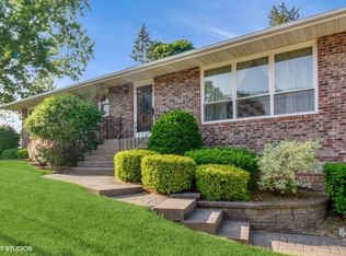 401 E McKinley St, Harvard, IL 60033