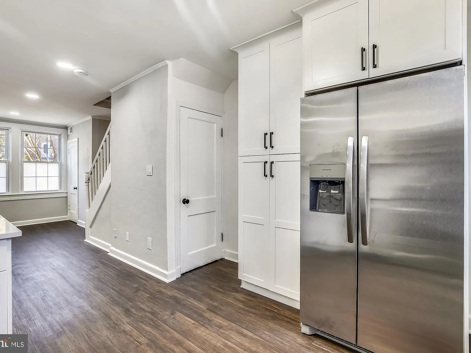 1 bed, 1.0 bath, 800 sqft, $2,350 — Photo 2