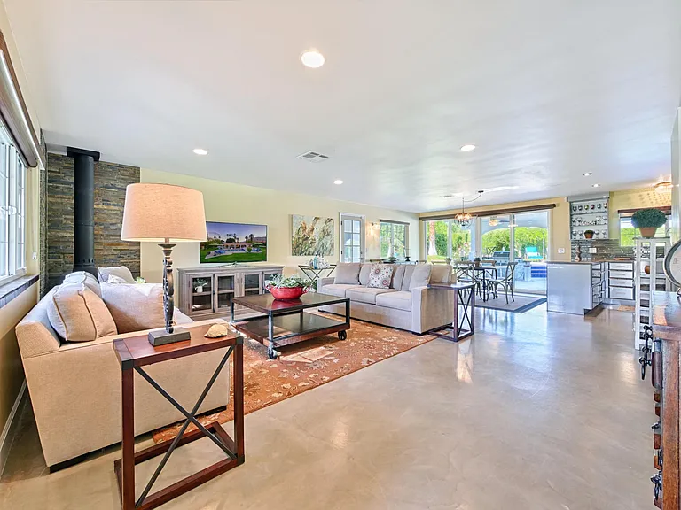 72248 Desert Dr — Photo 12