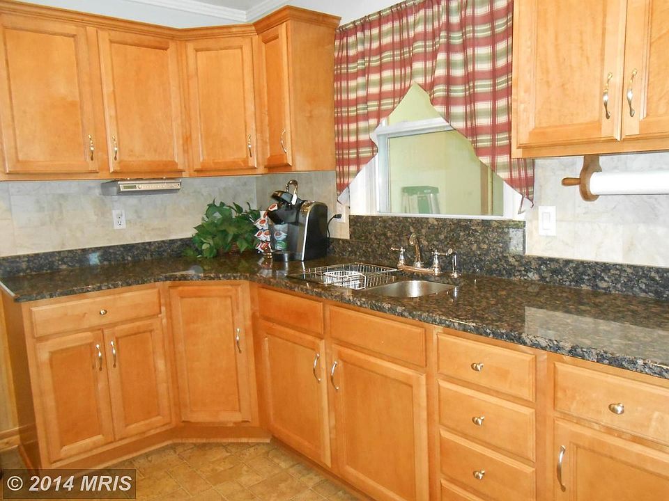 Remodeled kitchen, granite counters,