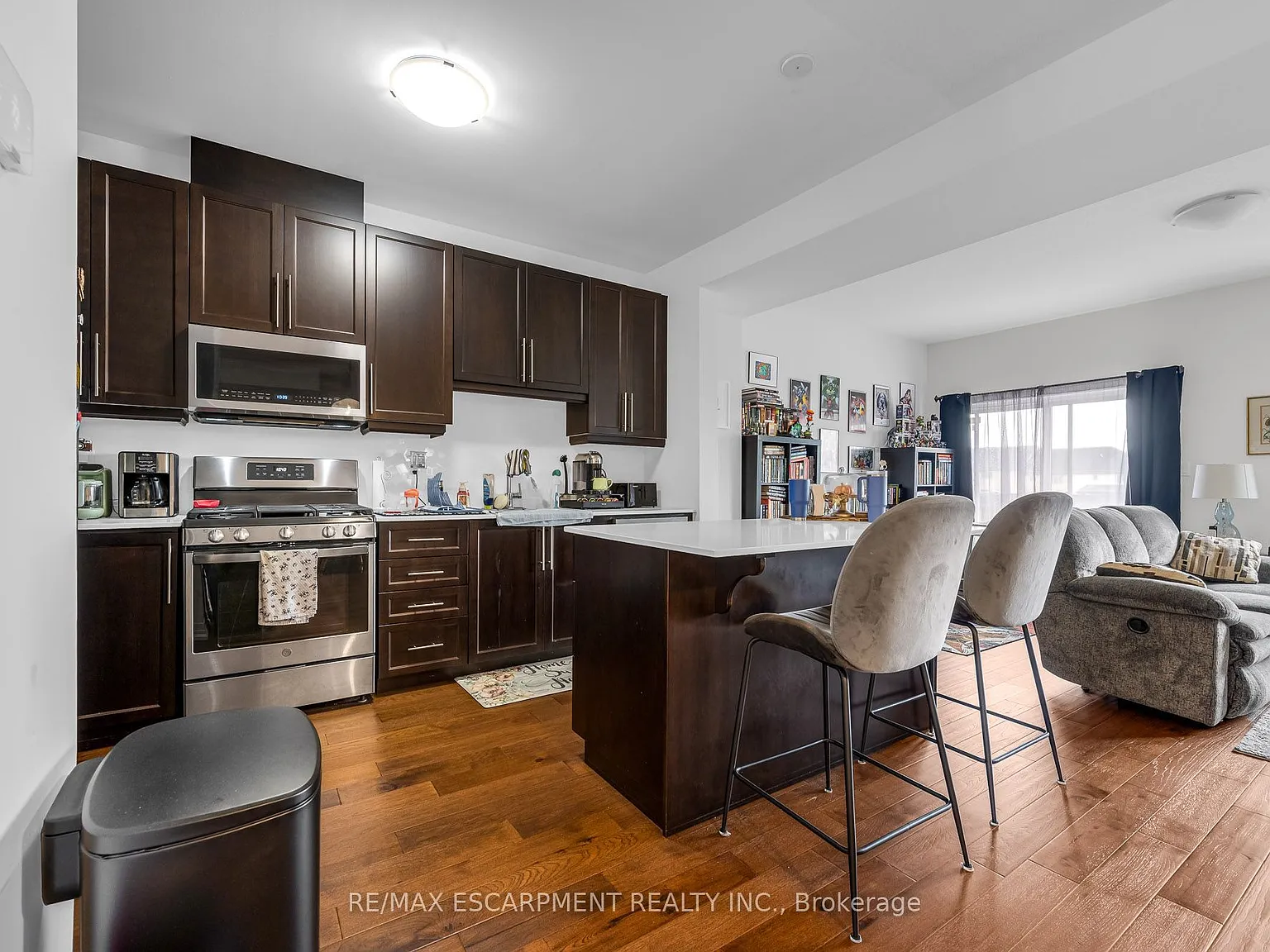 3 bed, $2,850 — Photo 2
