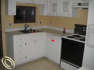 4th image of 32817 Valley Dr