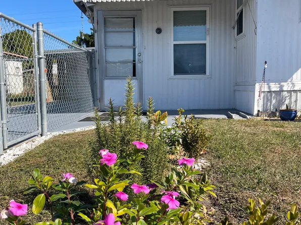 6428 Midland St, Zephyrhills, FL 33542