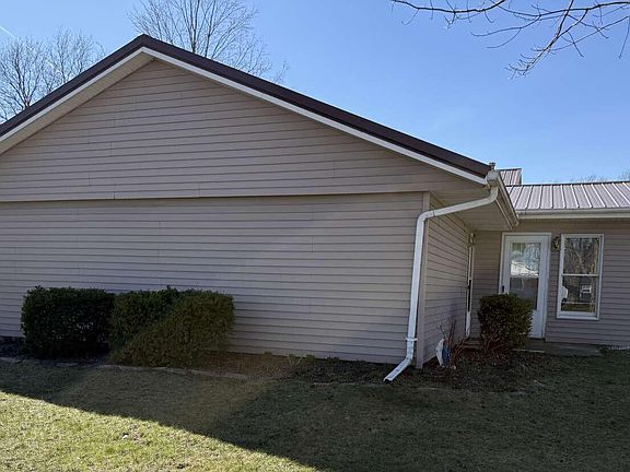 3rd image of 1302 Nagel St