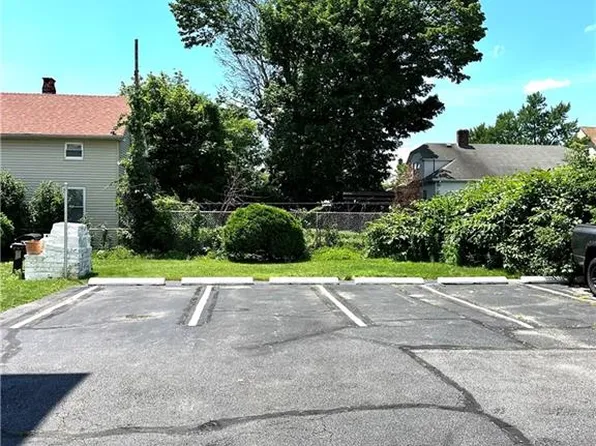 1043 Eddy St, Providence, RI 02905