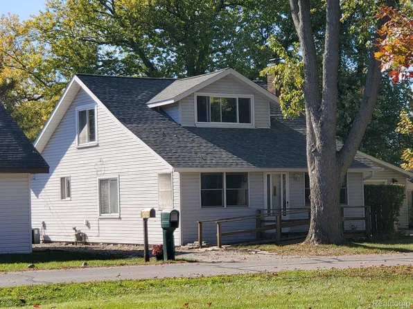 3308 Woodland Blvd, Monroe, MI 48162