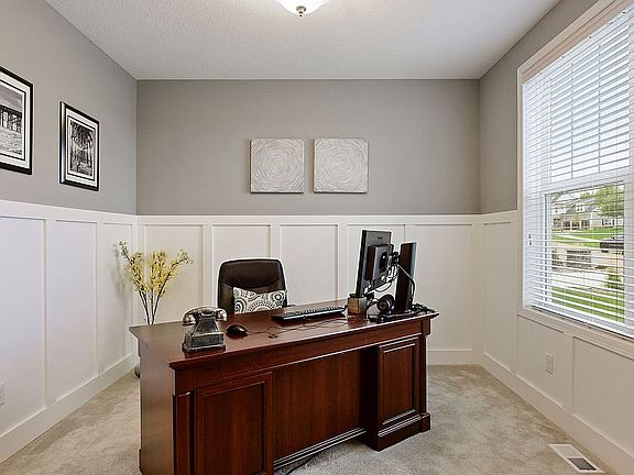 4th image of 2554 Woods Dr