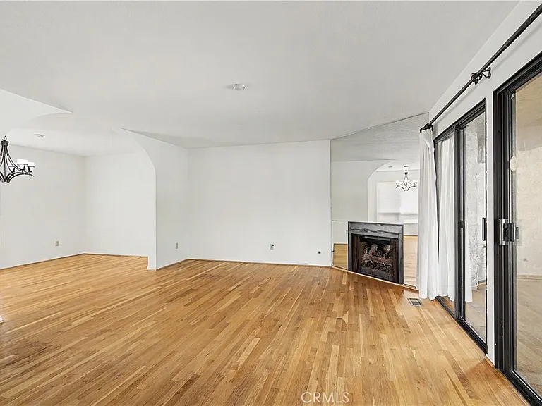 214 Topaz St — Photo 3