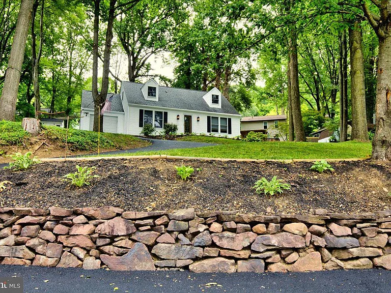 342 Sherry Ln — Photo 4