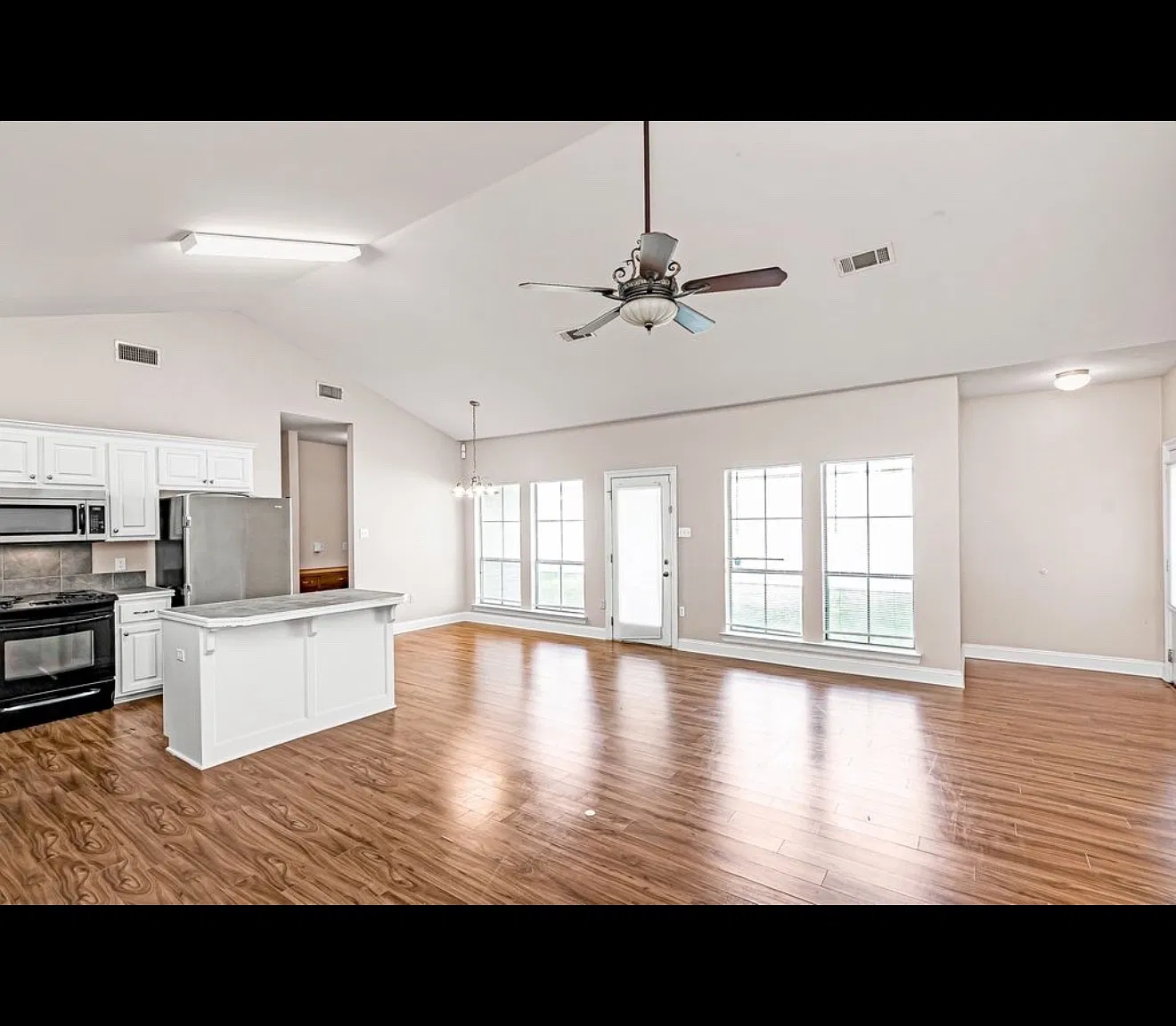 3 bed, 1475 sqft, $1,890 — Photo 1