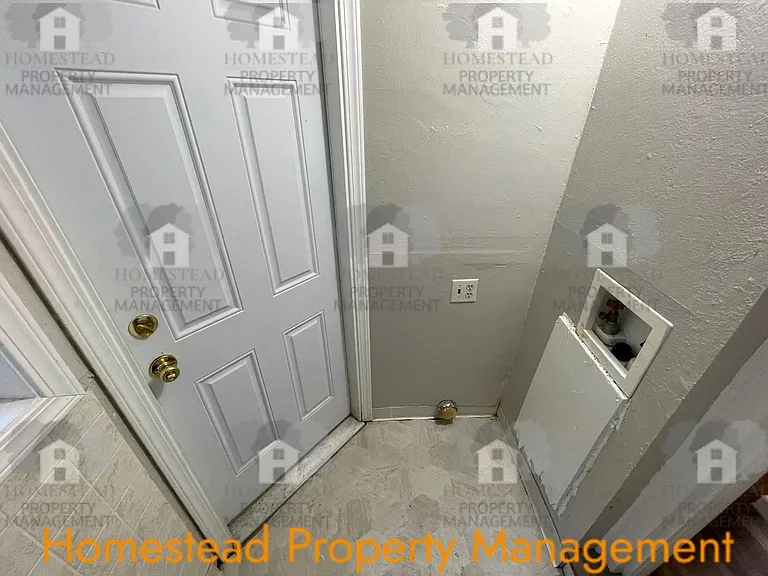582 Main St W — Photo 15