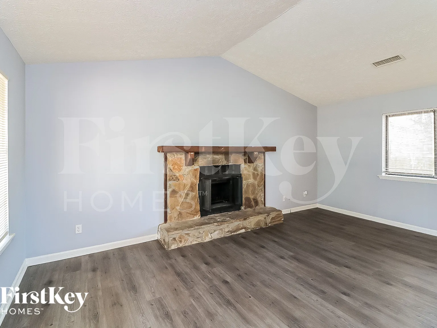 3 bed, 2.0 bath, 1467 sqft, $1,795 — Photo 2