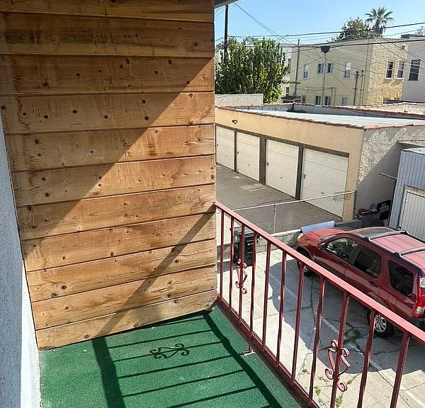 414 N Orange Grove Ave #1/2 — Photo 3