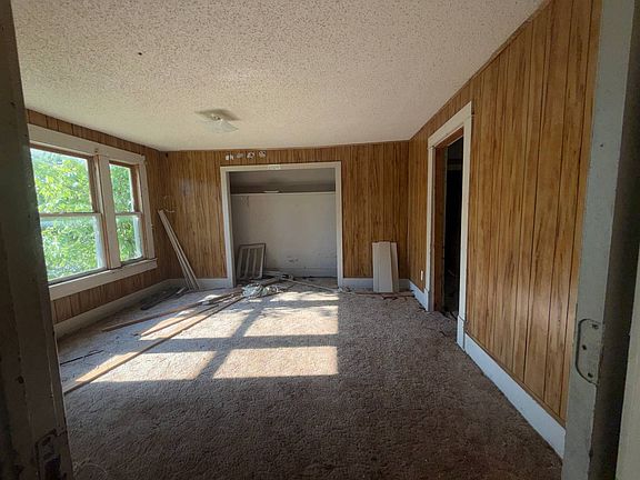 4th image of 806 W 7th St