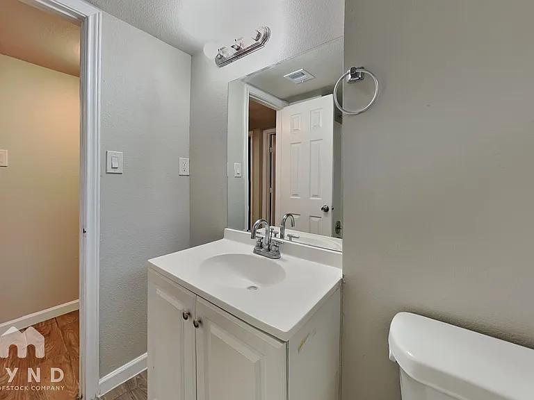 4523 Bayou Vista Dr — Photo 11