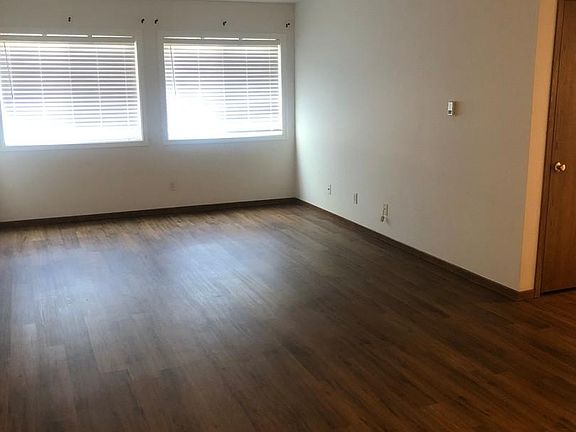 3rd image of 802 6th St Unit 105