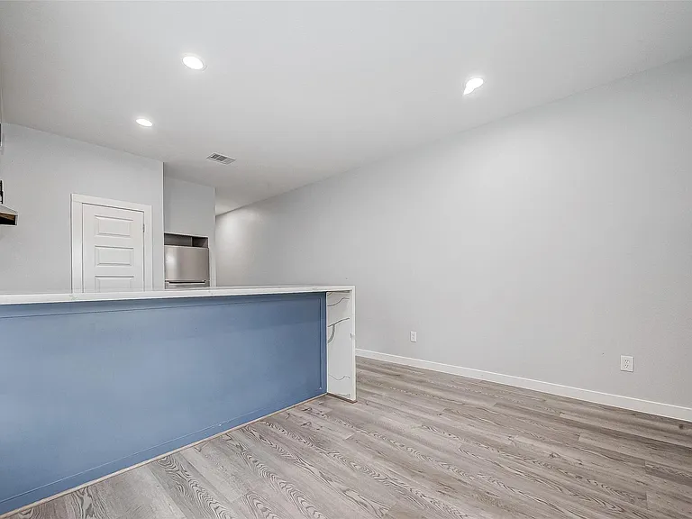 6725 Avenue K #B — Photo 11