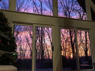 6 Boulder Dr, Clinton, NJ 08809