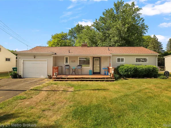 1319 Coutant St, Flushing, MI 48433