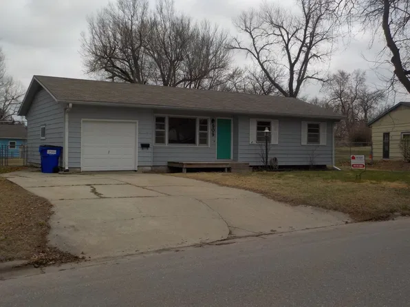 909 Highland Dr, Junction City, KS 66441