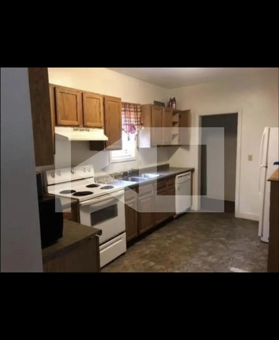 7 bed, 2121 sqft, $4,900 — Photo 2