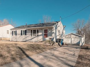 2715 Holcomb Ave, Des Moines, IA 50310