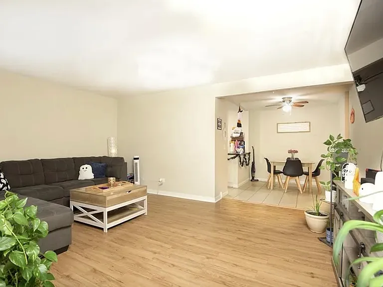 659 E Fullerton Ave — Photo 3